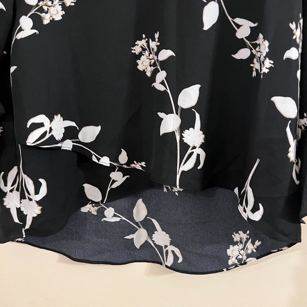 Vince Camuto Floral Ruffle Sleeve Blouse - Size M - Picture 3 of 6